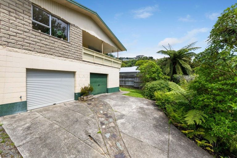 Photo of property in 13 Milton Terrace, Picton, 7220