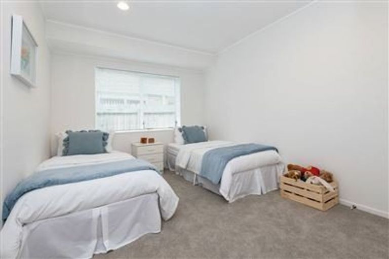Photo of property in 2/23 Tarnica Road, Northpark, Auckland, 2013