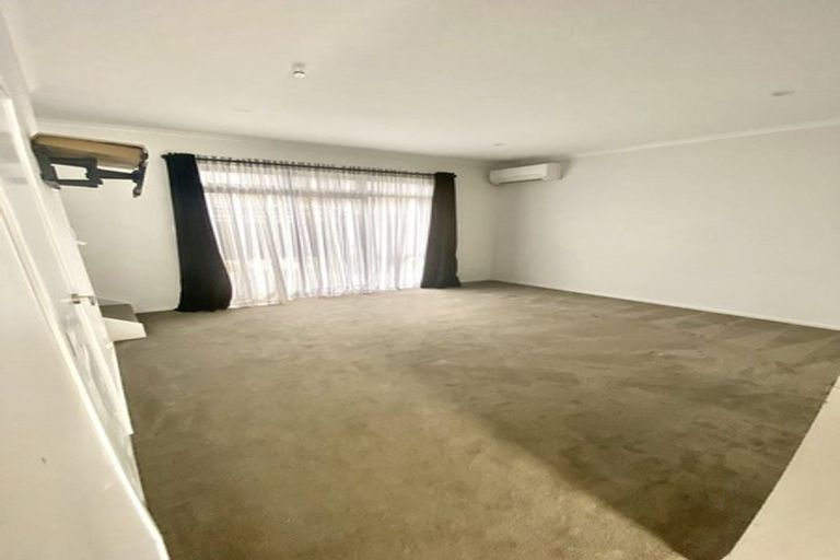 Photo of property in 5 Pukewhero Rise, Westgate, Auckland, 0614
