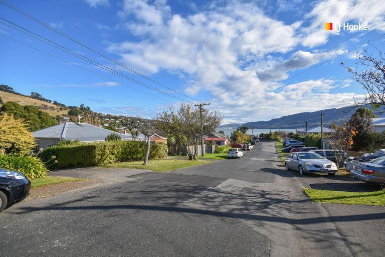 Photo of property in 6 Dickson Street, Macandrew Bay, Dunedin, 9014