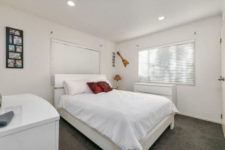 Photo of property in 2/25 The Avenue, Albany, Auckland, 0632