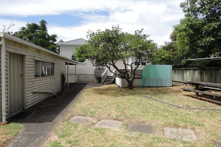 Photo of property in 1 Momona Road, Greenlane, Auckland, 1051