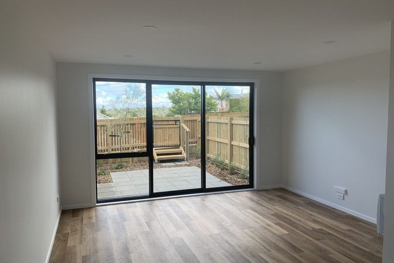 Photo of property in 125a Woodglen Road, Glen Eden, Auckland, 0602