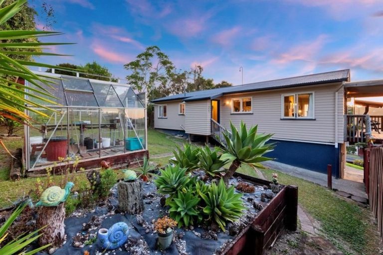 Photo of property in 3 Lanigan Street, Birkdale, Auckland, 0626