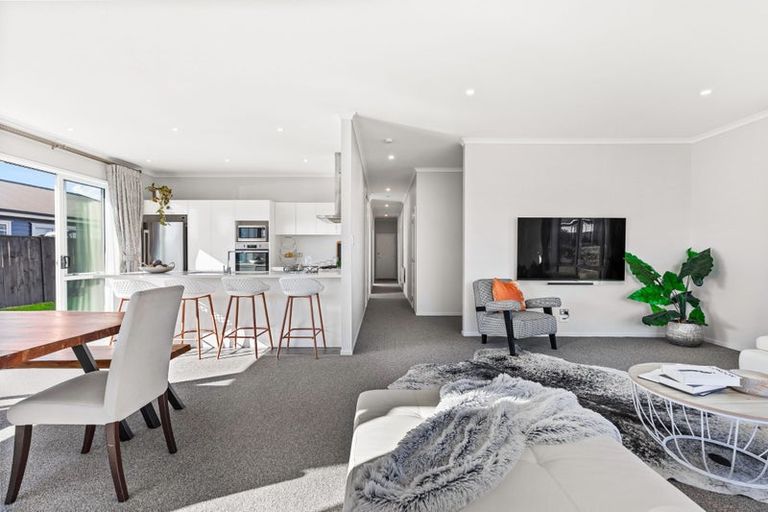 Photo of property in 5 Aro Mato Place, Huapai, Kumeu, 0810