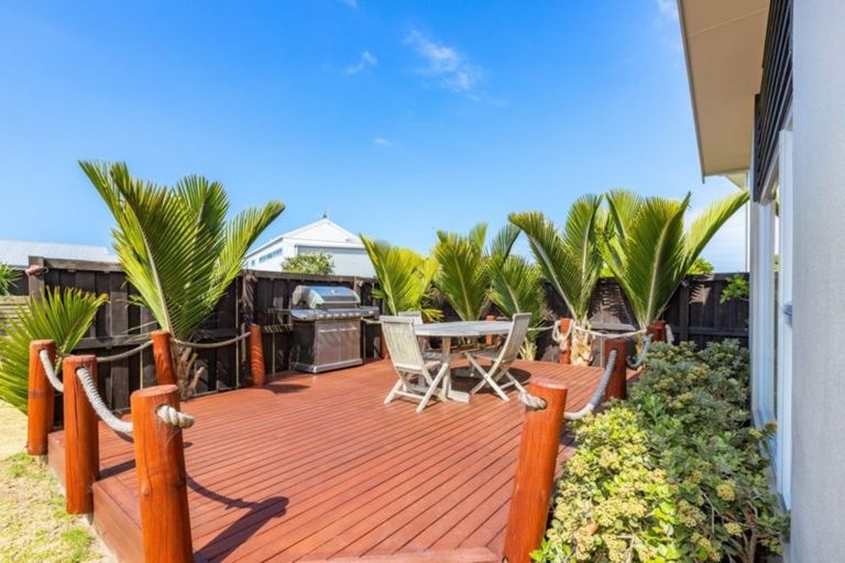 Photo of property in 11 Patiki Place, Omaha, 0986