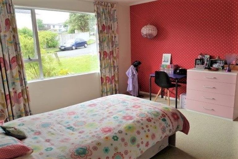 Photo of property in 2 Livet Place, Papakowhai, Porirua, 5024