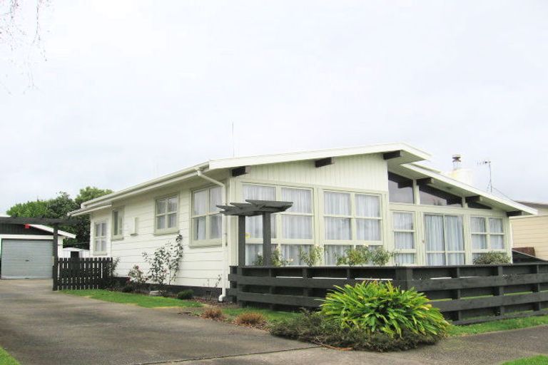 Photo of property in 27 Dewe Avenue, Feilding, 4702