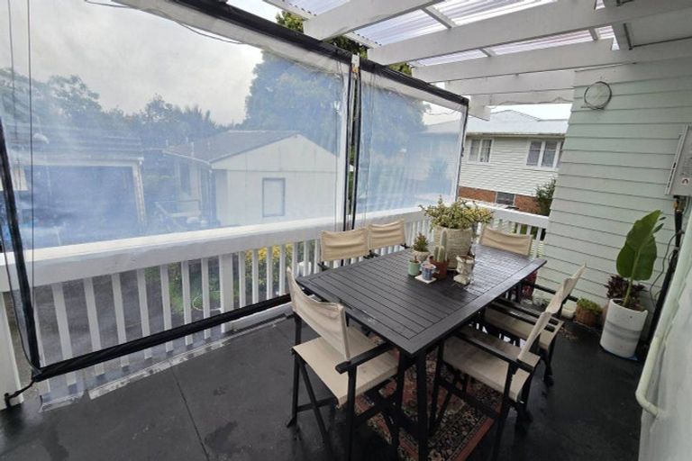 Photo of property in 15 Sherwood Avenue, Te Atatu South, Auckland, 0610