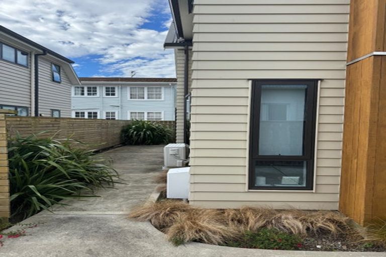 Photo of property in 91c Whites Line East, Waiwhetu, Lower Hutt, 5010