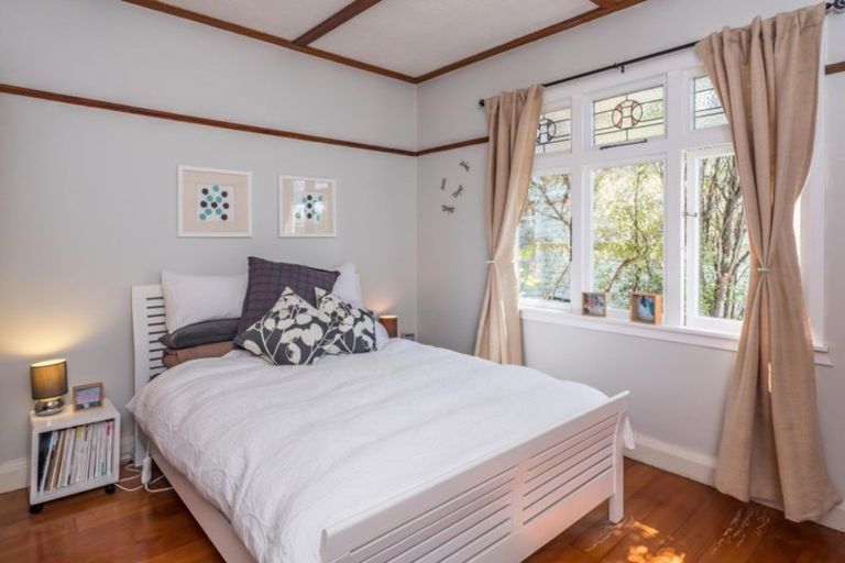 Photo of property in 11 Highbury Crescent, Highbury, Wellington, 6012