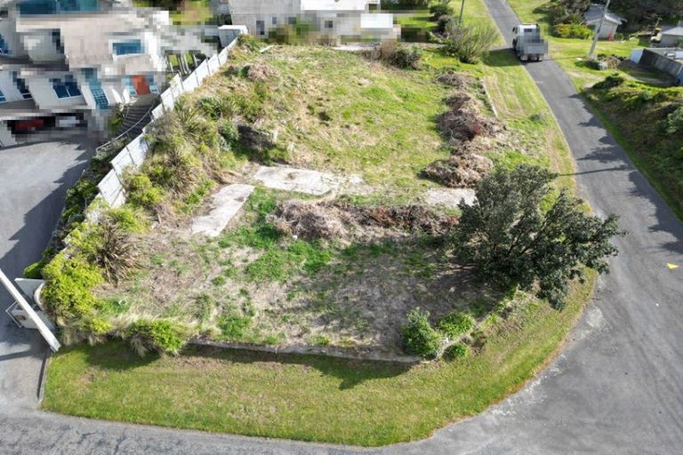 Photo of property in 2 Nelson Street, Foxton Beach, Foxton, 4815