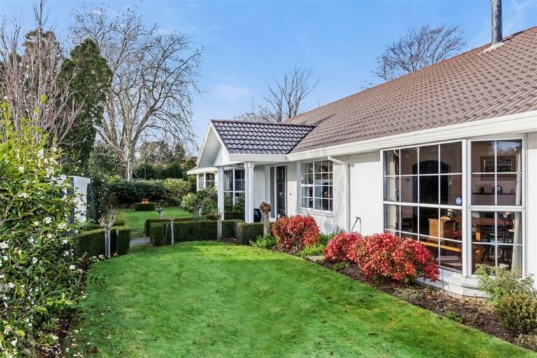 Photo of property in 125 Fendalton Road, Fendalton, Christchurch, 8014