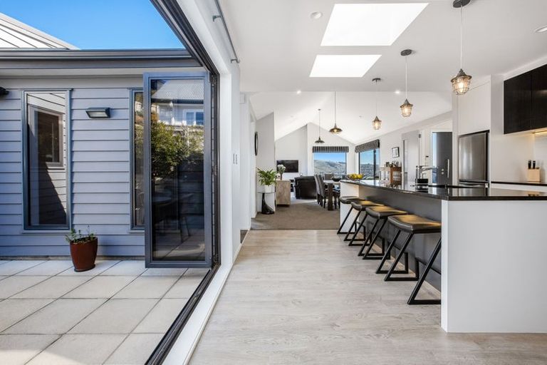 Photo of property in 6 Hollyford Place, Aotea, Porirua, 5024