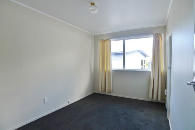 Photo of property in 37 Cheval Drive, Totara Vale, Auckland, 0629