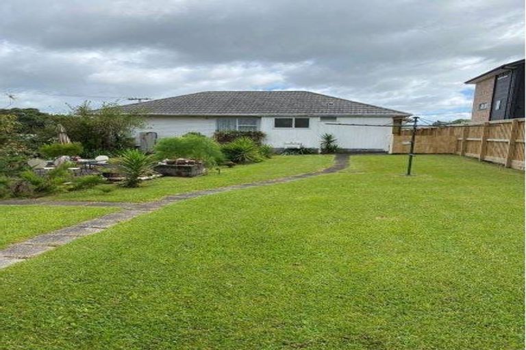 Photo of property in 135 View Road, Sunnyvale, Auckland, 0612