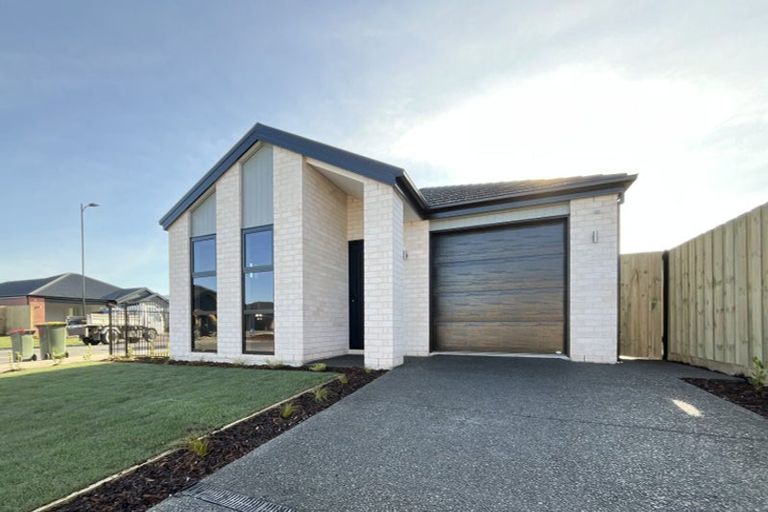 Photo of property in 2 Maple Lane, Rolleston, 7614