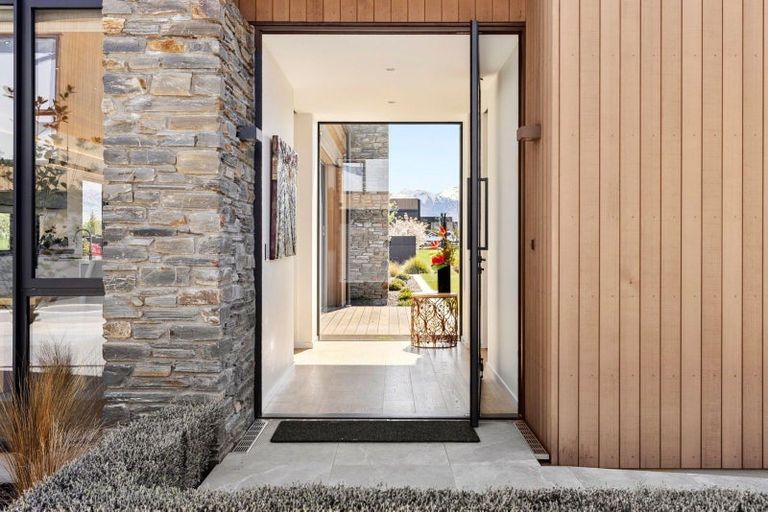 Photo of property in 14 Deans Drive, Wanaka, 9305