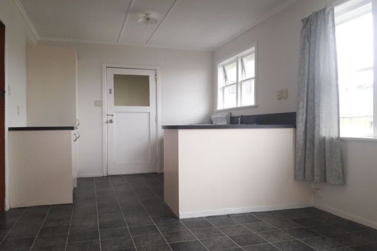 Photo of property in 1/6 Woodall Place, Totara Vale, Auckland, 0627