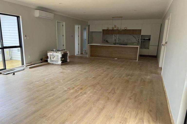 Photo of property in 16 Lumber Rise, Swanson, Auckland, 0614