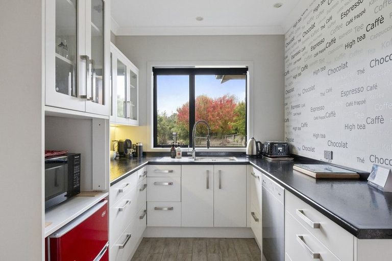 Photo of property in 35 Stonebrook Lane, Kelvin Grove, Palmerston North, 4470