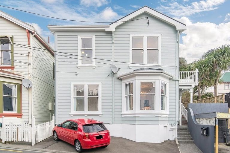 Photo of property in 2 Rixon Grove, Mount Victoria, Wellington, 6011