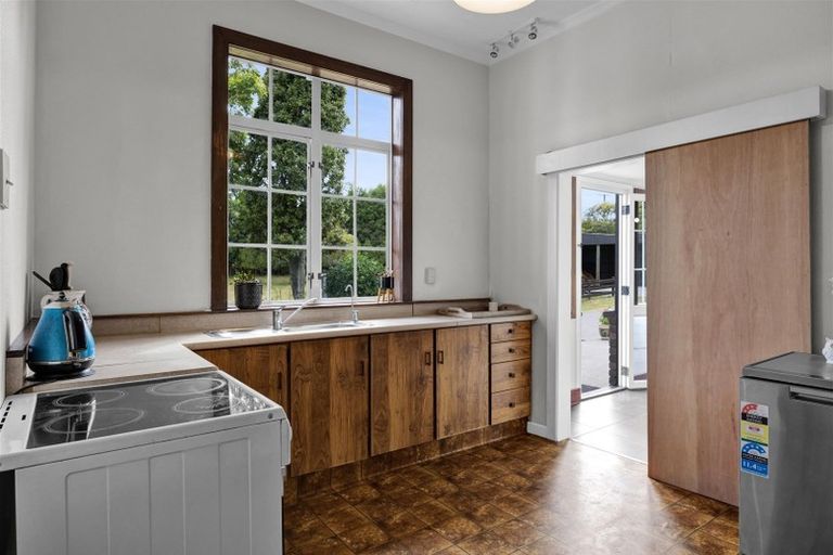 Photo of property in 206 Henwood Road, Paraite, New Plymouth, 4372