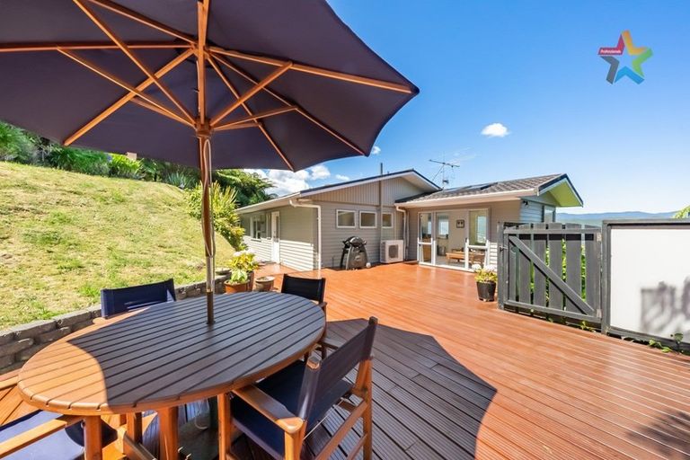 Photo of property in 121 Tirohanga Road, Tirohanga, Lower Hutt, 5010