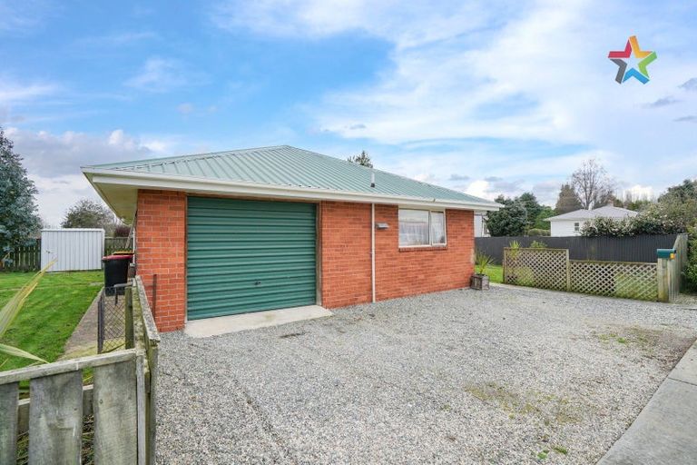 Photo of property in 6 Manse Street, Edendale, 9825