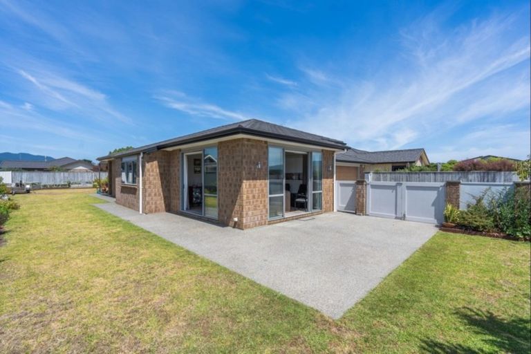Photo of property in 4 Petrel Close, Paraparaumu Beach, Paraparaumu, 5032