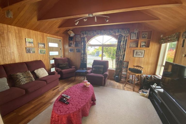 Photo of property in 3 Radstock Grove, Churton Park, Wellington, 6037