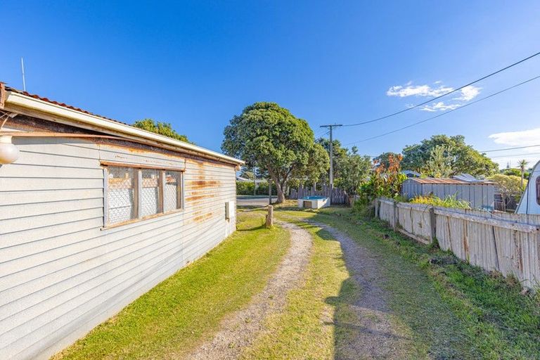 Photo of property in 30 Karaka Street, Castlecliff, Whanganui, 4501