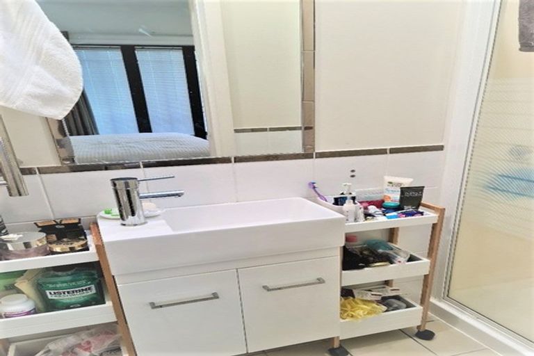 Photo of property in 74 Salamanca Road, Sunnynook, Auckland, 0620