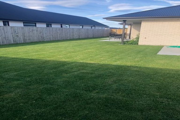 Photo of property in 14 Valour Drive, Rangiora, 7400