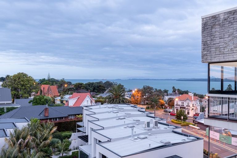 Photo of property in 4/6b The Promenade, Takapuna, Auckland, 0622