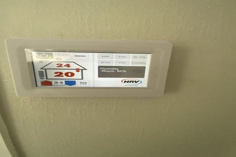 Photo of property in 30 Lewisham Street, Highland Park, Auckland, 2010