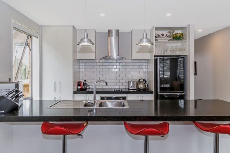 Photo of property in 83 Riverside Road, Orewa, 0931