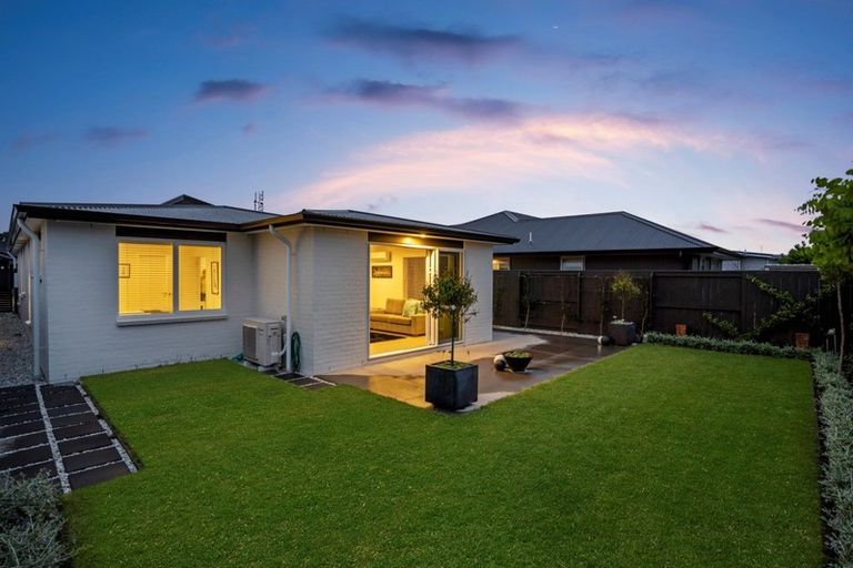 Photo of property in 32 Awatira Drive, Papamoa Beach, Papamoa, 3118
