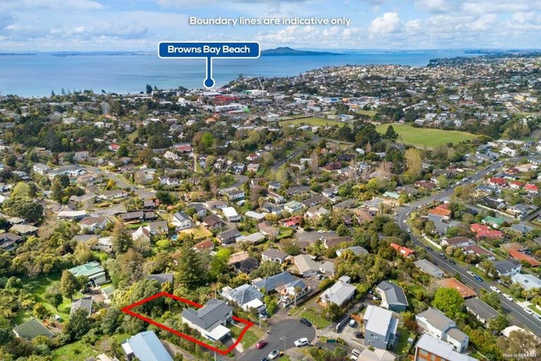 Photo of property in 12 Limmer Place, Browns Bay, Auckland, 0632