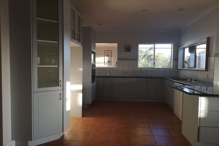 Photo of property in 114 Point View Drive, East Tamaki Heights, Auckland, 2016