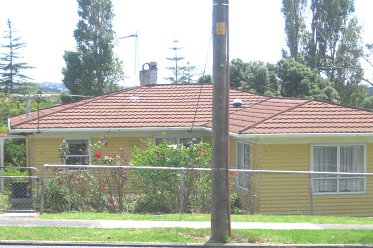 Photo of property in 17 Raleigh Road, Northcote, Auckland, 0627