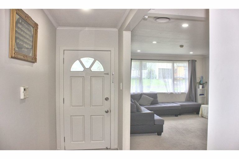 Photo of property in 23 Laura Street, Kelston, Auckland, 0602