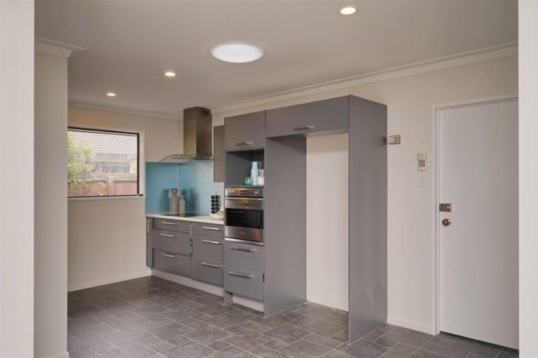 Photo of property in 8 Ridder Place, Halswell, Christchurch, 8025