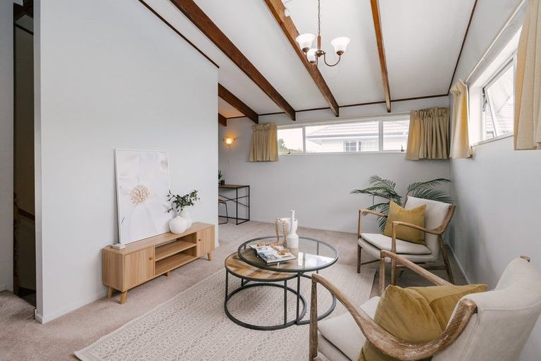 Photo of property in 53 Wikiriwhi Crescent, Awapuni, Palmerston North, 4412