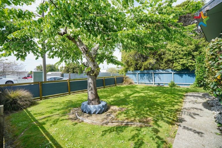 Photo of property in 30 Kilmarnock Street, Wallacetown, 9816