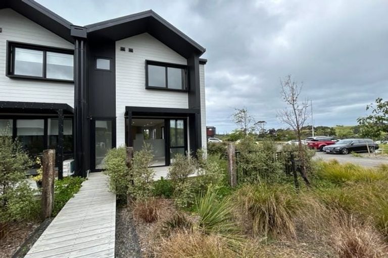 Photo of property in 2a Nerita Place, Long Bay, Auckland, 0630