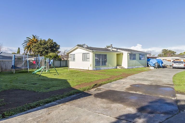 Photo of property in 16 Darren Crescent, Half Moon Bay, Auckland, 2012