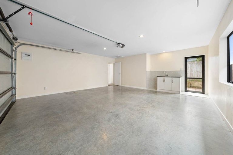 Photo of property in 29b Edgewater Drive, Pakuranga, Auckland, 2010