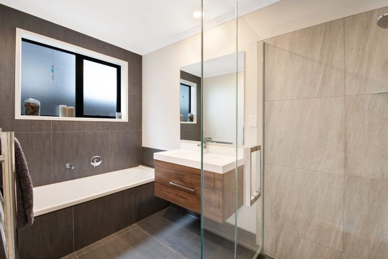 Photo of property in 34 Paparahi Place, Wainui, Silverdale, 0992