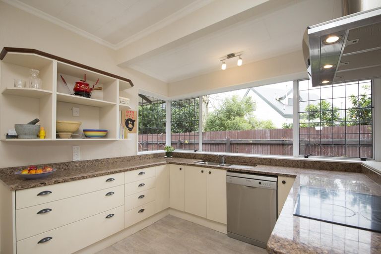 Photo of property in 106 Waterloo Crescent, Hokowhitu, Palmerston North, 4410